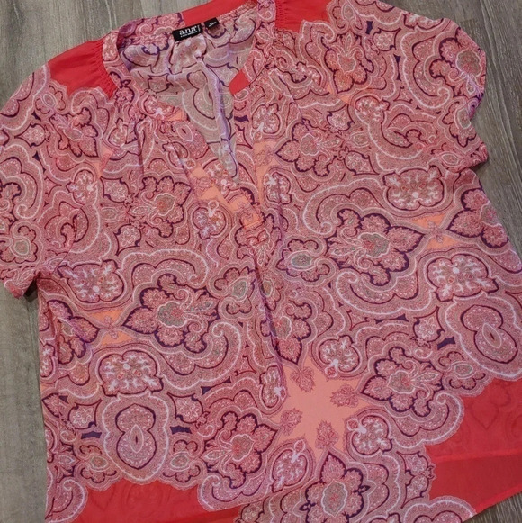๐HP๐ A.n.a Paisley Top - Picture 3 of 3